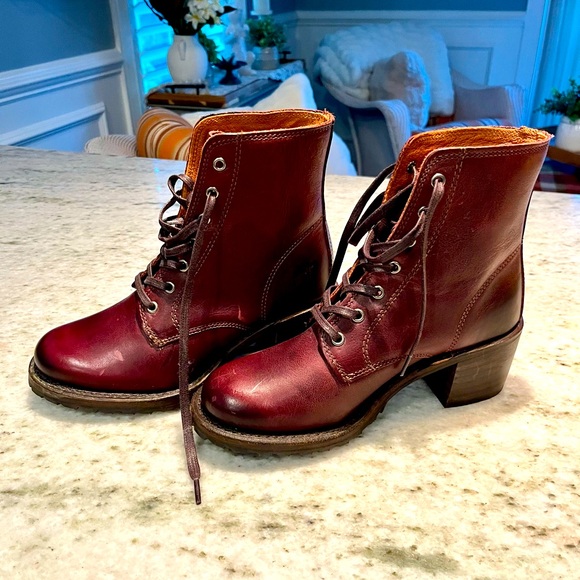 Frye Shoes - Frye Sabrina 6g Oxblood ankle boots NEW